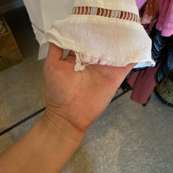 🌹2x$14 Lovers + Friends cold shoulder blouse - Picture 5 of 5